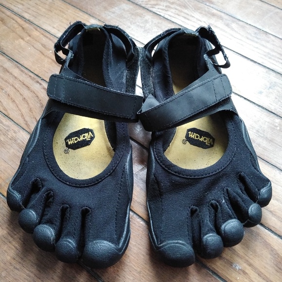 Shoes - Vibram Minimalist 5 Finger Shoe